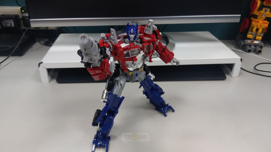 Bumblebee The Movie BB 02 Legendary Optimus Prime   In Hand Images Of TakaraTomy Exclusive Release  (28 of 40)